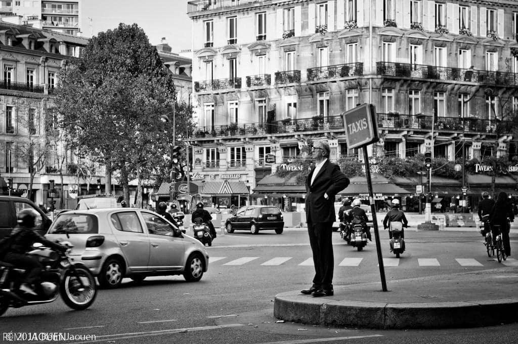 Photographe Paris - Serie People of Paris - République - Il est long ce taxi