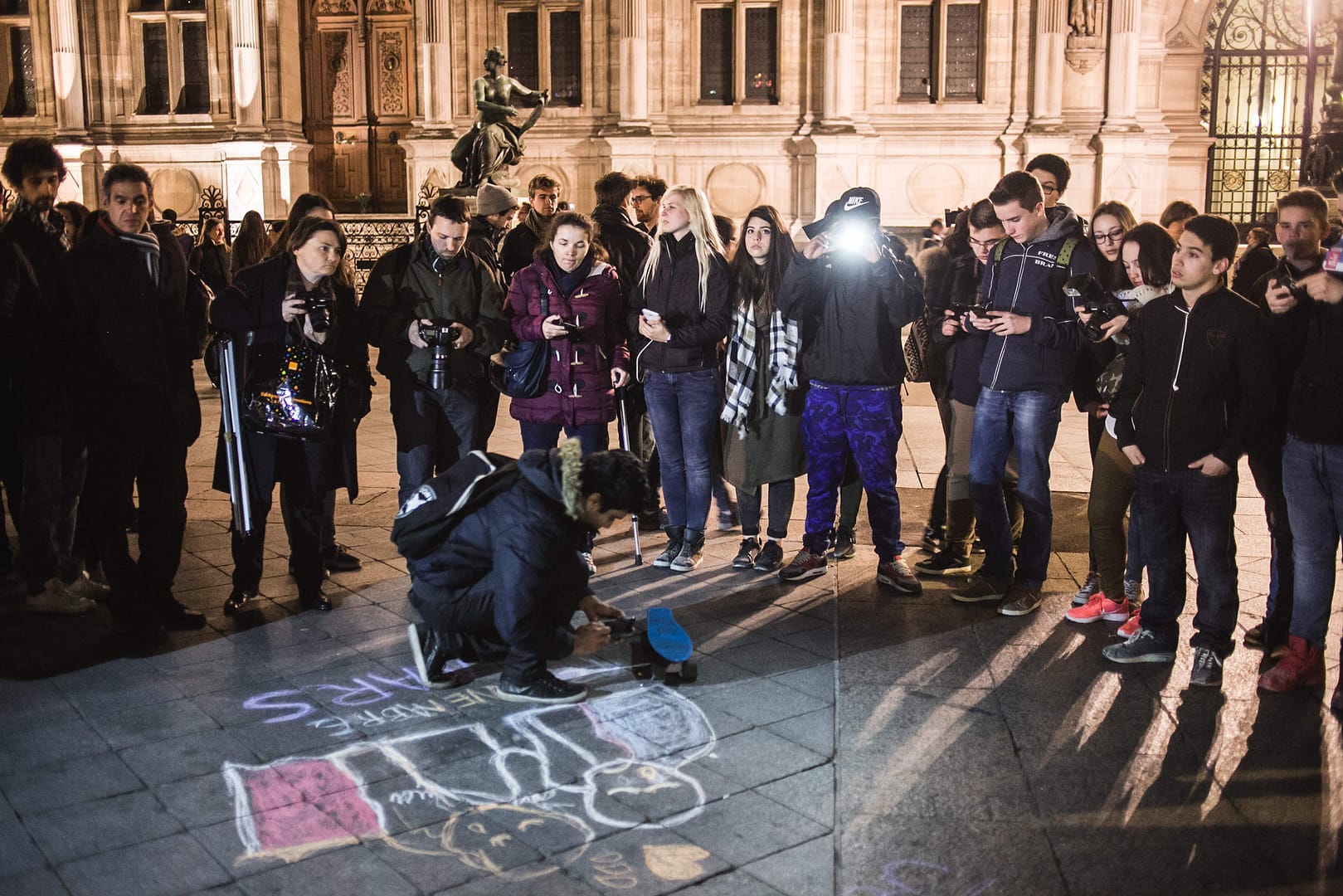 Paris, hôtel de ville, Minute de silence en hommage aux victimes des attentats de Bruxelles