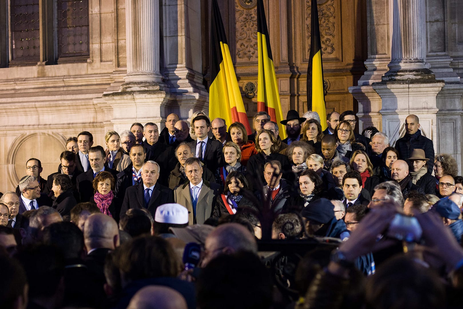 Paris, hôtel de ville, Minute de silence en hommage aux victimes des attentats de Bruxelles